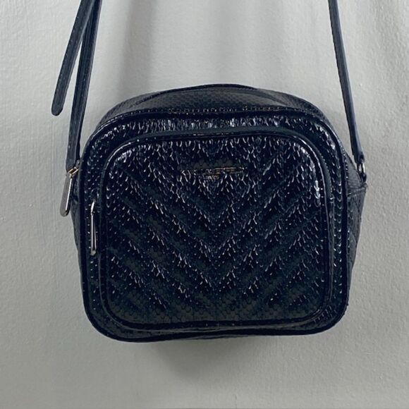 KARL LAGERFELD PARIS GLOSSY BLACK SNAKE CAMERA BAG CROSSBODY PURSE - Picture 3 of 13